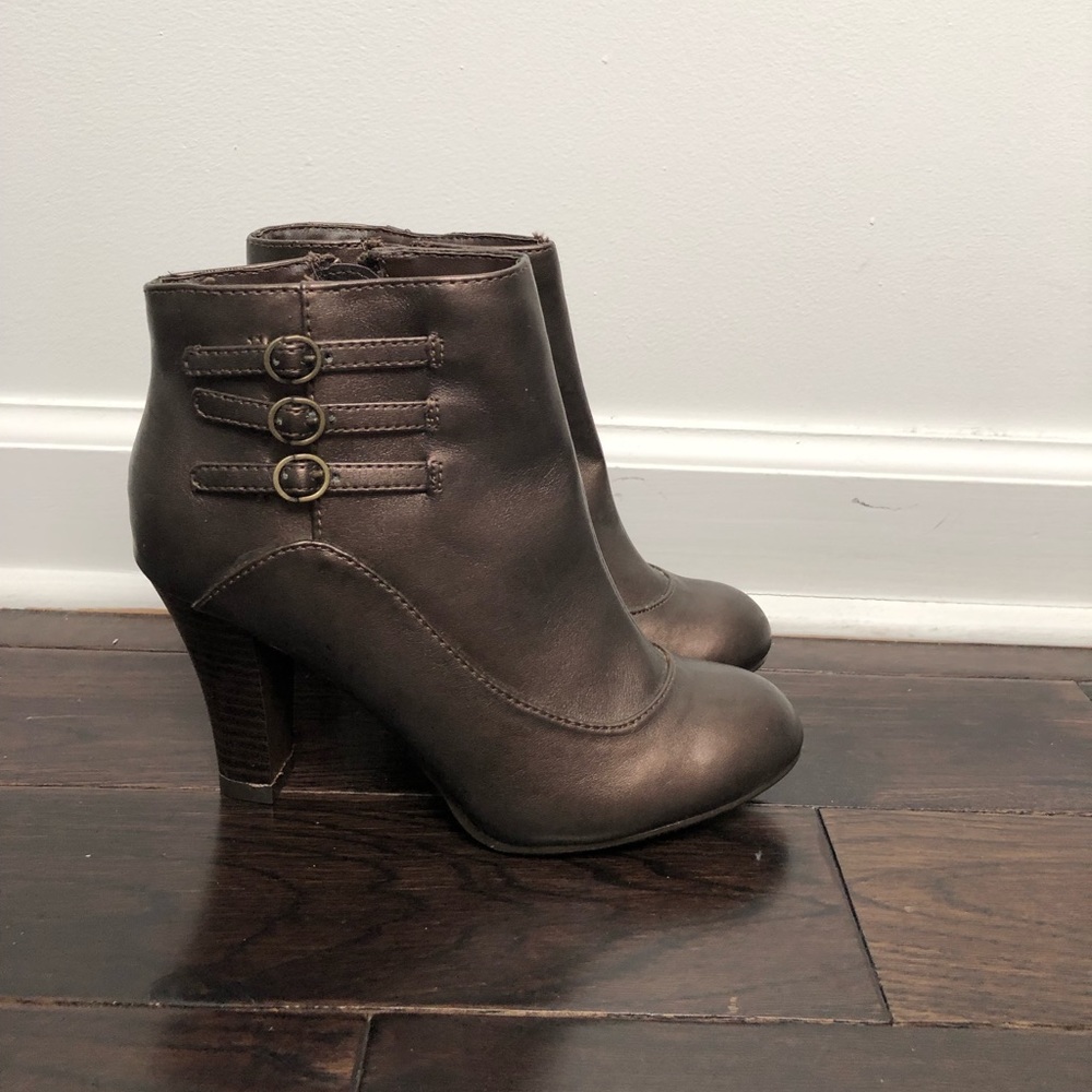 Brand new bronze brown booties size 5